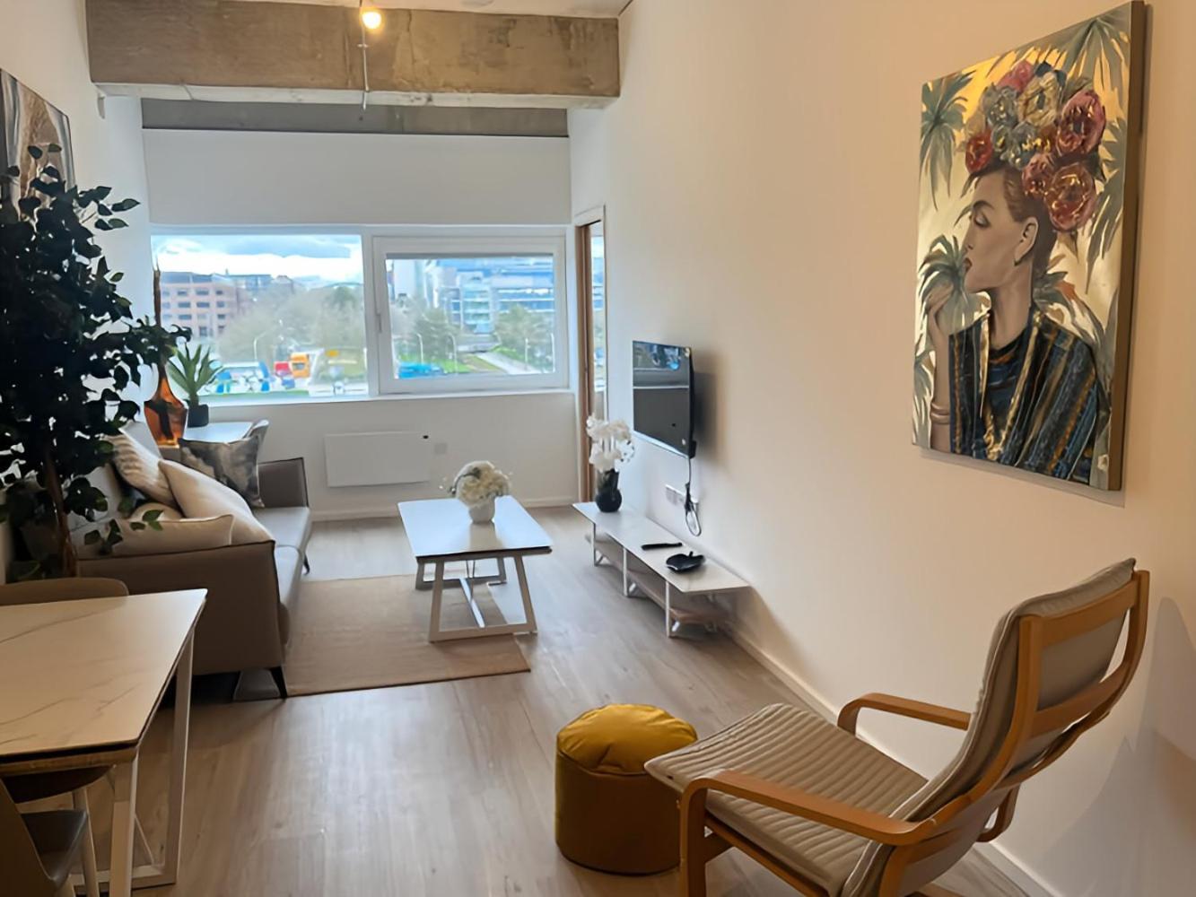 1Br Luxury Flat At Train Station - Long Stays Welcome - Just Ask มิลตันคีนส์ ภายนอก รูปภาพ