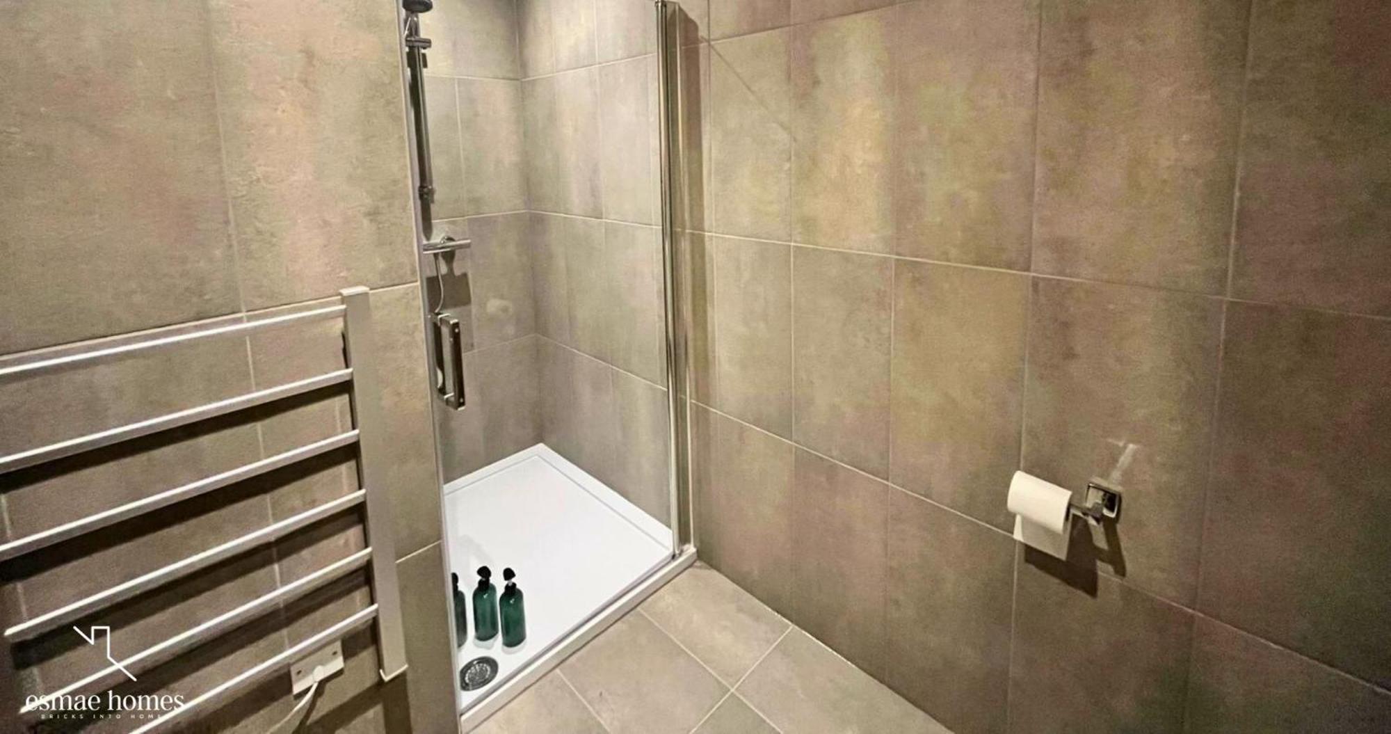 1Br Luxury Flat At Train Station - Long Stays Welcome - Just Ask มิลตันคีนส์ ภายนอก รูปภาพ