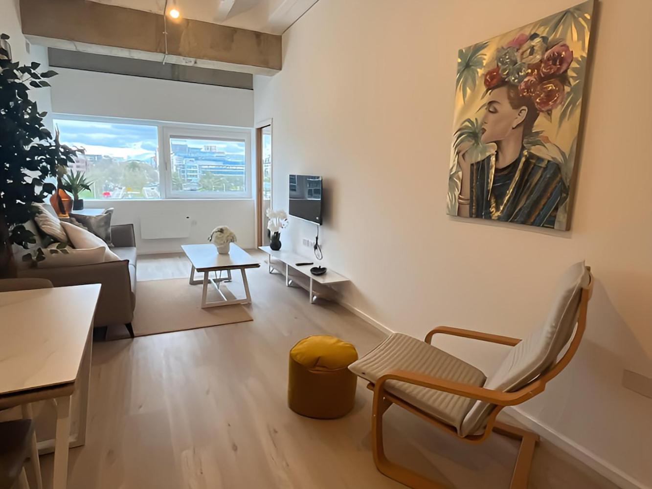 1Br Luxury Flat At Train Station - Long Stays Welcome - Just Ask มิลตันคีนส์ ภายนอก รูปภาพ