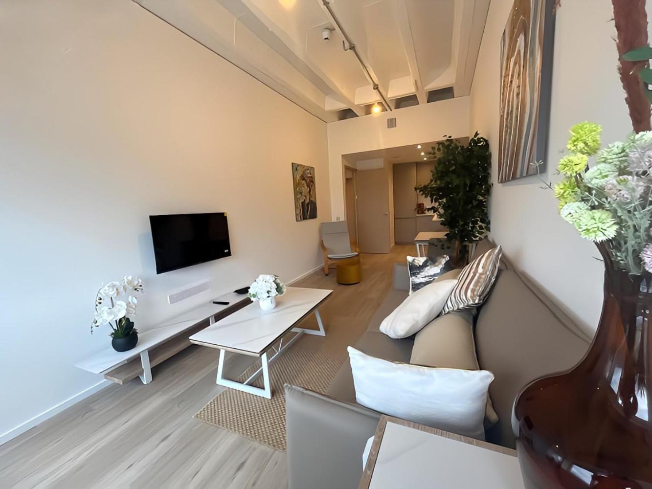 1Br Luxury Flat At Train Station - Long Stays Welcome - Just Ask มิลตันคีนส์ ภายนอก รูปภาพ