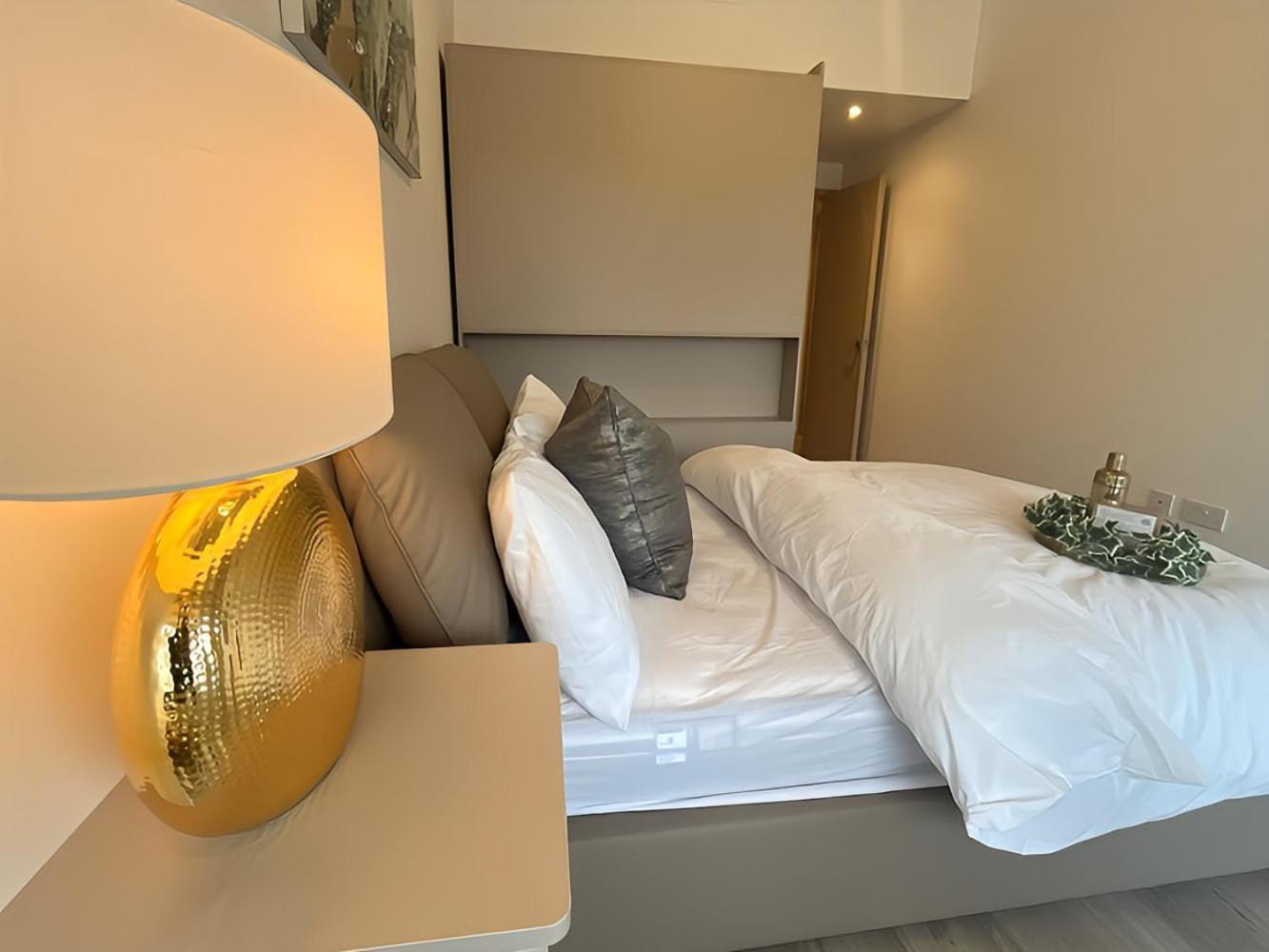 1Br Luxury Flat At Train Station - Long Stays Welcome - Just Ask มิลตันคีนส์ ภายนอก รูปภาพ