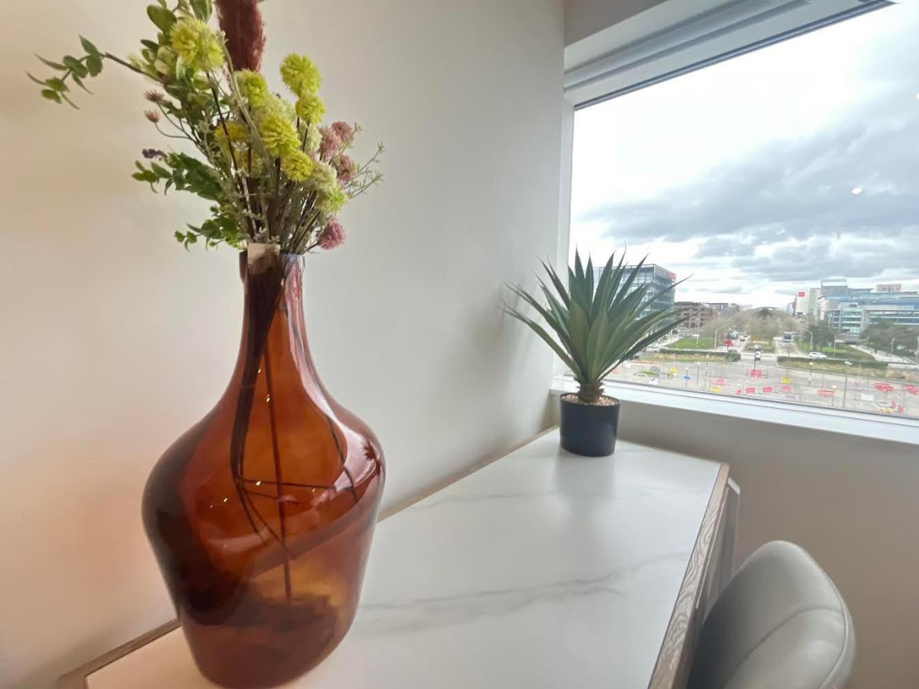 1Br Luxury Flat At Train Station - Long Stays Welcome - Just Ask มิลตันคีนส์ ภายนอก รูปภาพ